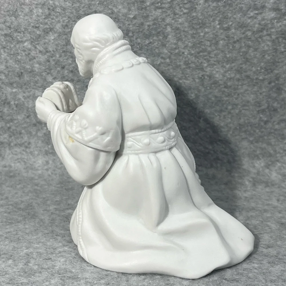 Avon Nativity‎ The Magi Melchior Porcelain Figurine Collectibles 1982 In Box